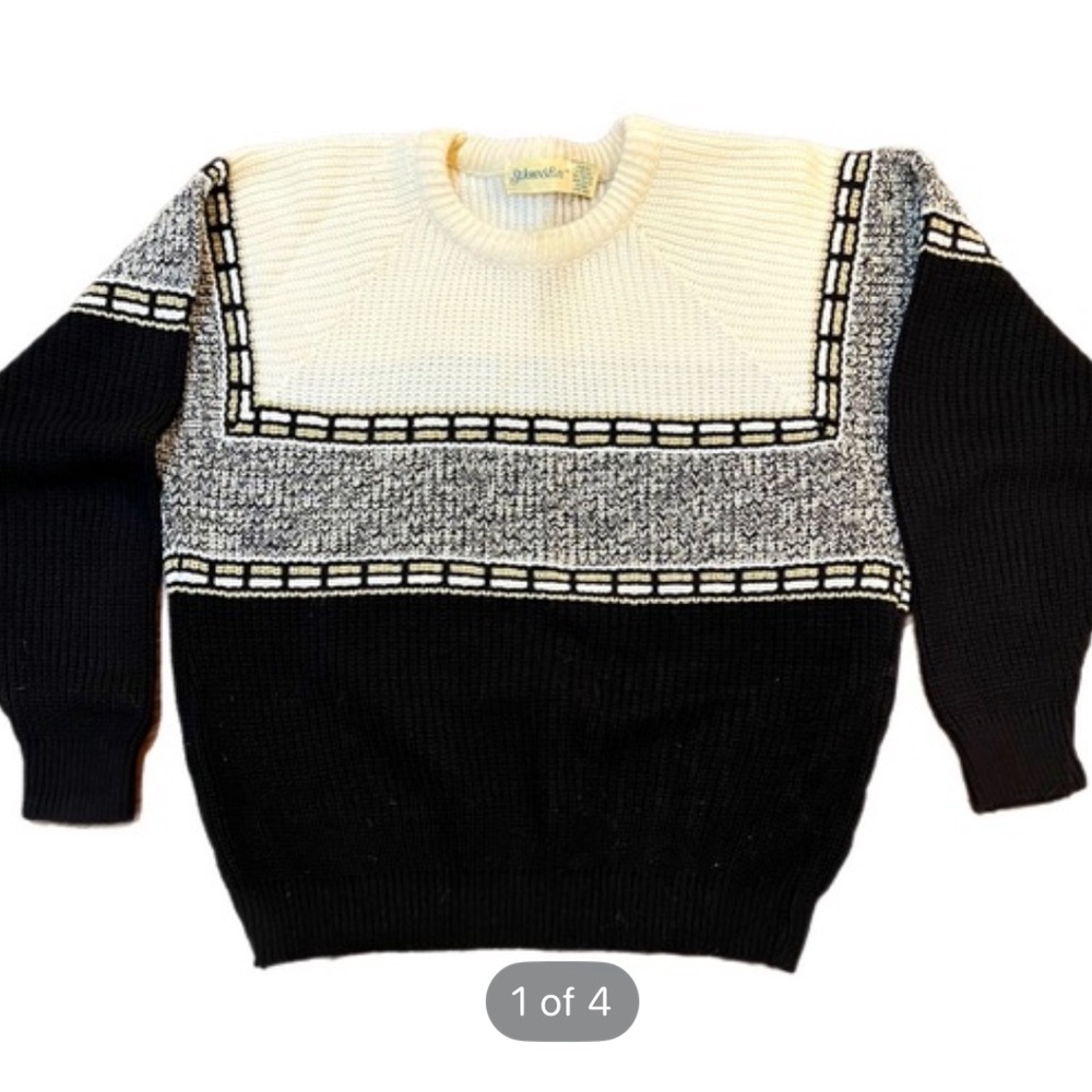 St. John’s Bay Crewneck Sweater Size Medium